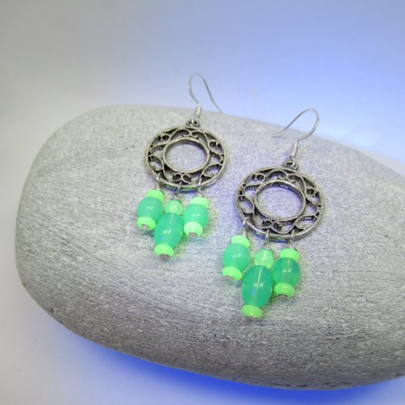 Uranium Glass bead dangle earrings - Picture 10 of 12